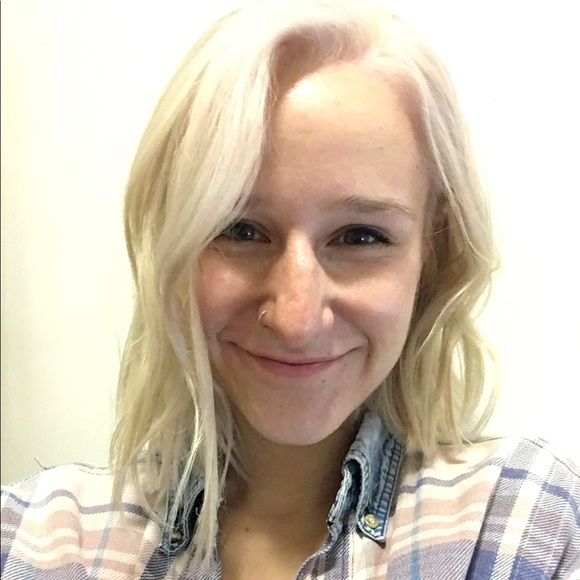 Profile Picture of Emily Stanczak (@emilyfelicia) on Poshmark