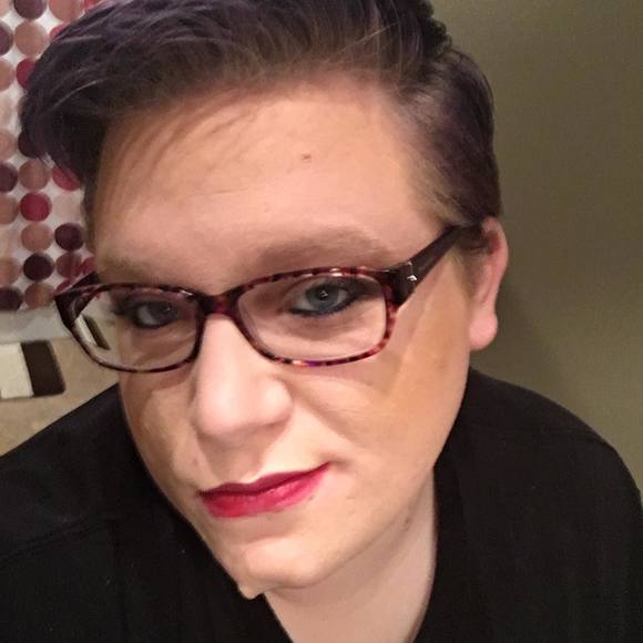 Paige Ferdon - Poshmark Profile Picture of Paige Ferdon (@hillytop92) on Poshmark