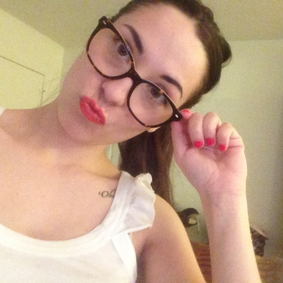 Profile Picture of Brittnay Steinbacher (@brittsteinbache) on Poshmark