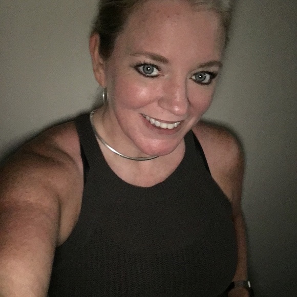 Profile Picture of Candace Anglin (@yesmyladycdma) on Poshmark