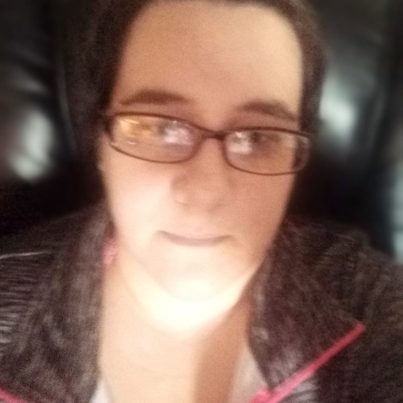 Profile Picture of Miranda Foster thompson (@violetroses83) on Poshmark