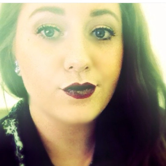 Profile Picture of Lauren Allgaier (@laurendoll) on Poshmark