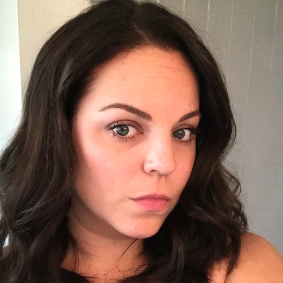 Profile Picture of Jennifer Bonello (@jenbonello) on Poshmark