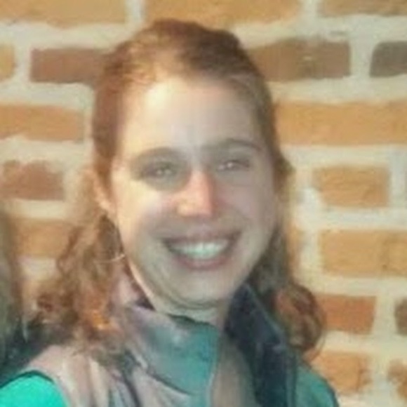 Profile Picture of Lisa Newgard (@lisa11327) on Poshmark