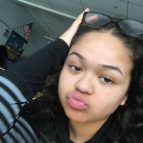 Profile Picture of Alison Zegarra (@alisonzegarra) on Poshmark