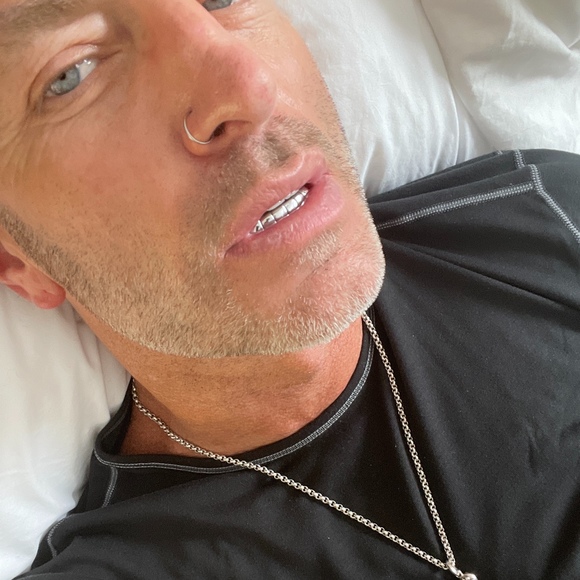 Profile Picture of Robert Hovey (@hoveymail5050) on Poshmark