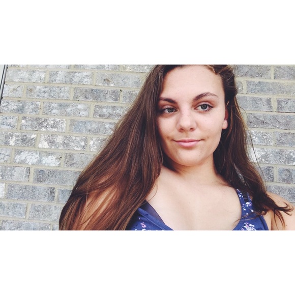 Profile Picture of Amanda Kozelka (@amandakozelka) on Poshmark