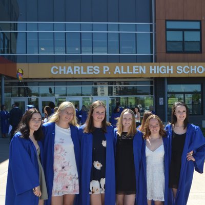 Profile Picture of Nicole Holmes (@niccoleholmes) on Twitter