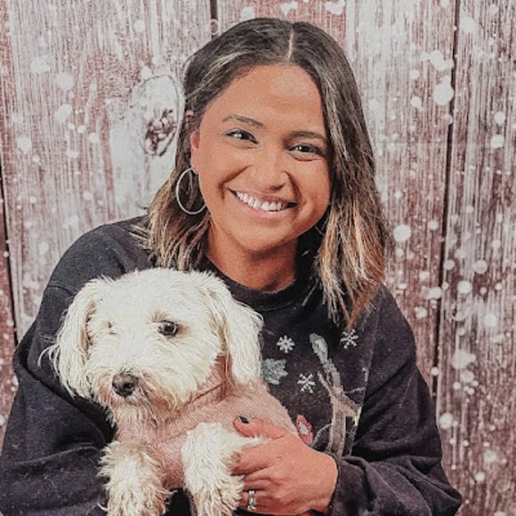 Profile Picture of Mariel Weigand (@marielweigand) on Poshmark