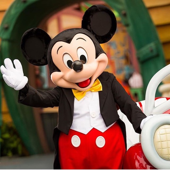 Profile Picture of Chris Souza (@chrissouza73_) on Poshmark