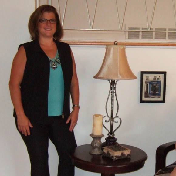 Profile Picture of Tina Piemonte (@tpiemonte) on Poshmark