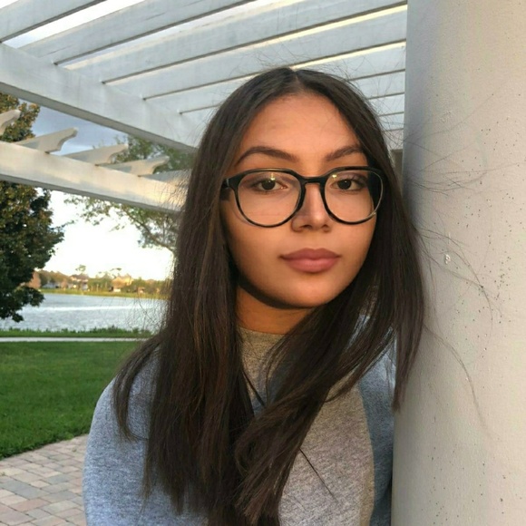 Profile Picture of Silvana Murillas (@silvanamuri_) on Poshmark