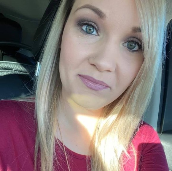 Profile Picture of Amanda Land (@msmanduh) on Poshmark