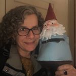 Profile Picture of Beth Shapiro (@teachingartistmfa) on Instagram