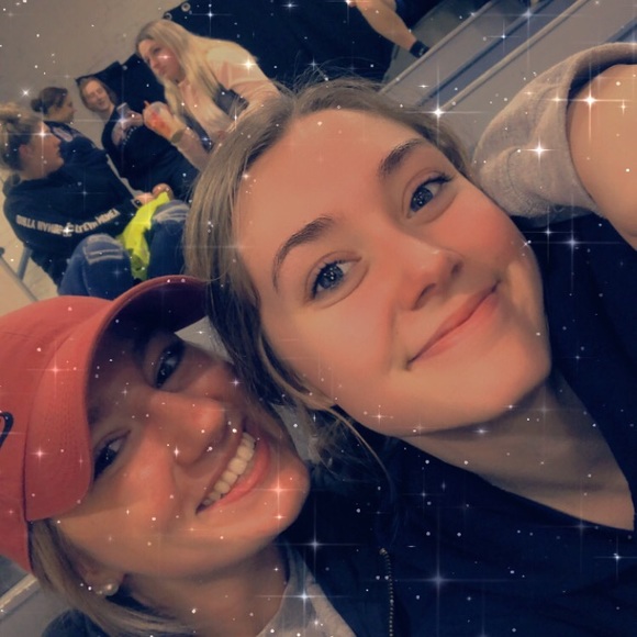 Profile Picture of Elyse Balduff (@balduffelyse) on Poshmark