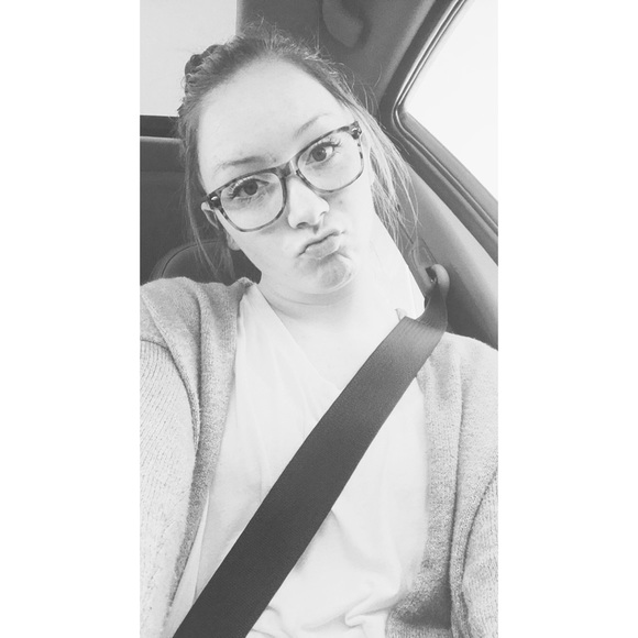 Profile Picture of Ashlee Conklin (@ashleeconklin) on Poshmark