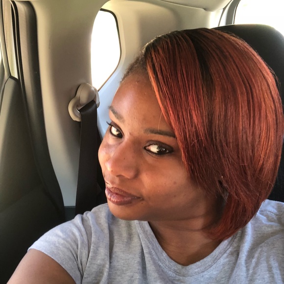 Profile Picture of Sheanell Snipes (@sladon) on Poshmark
