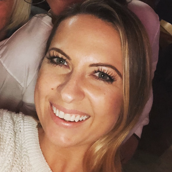Profile Picture of Amber Collins (@adon81) on Poshmark