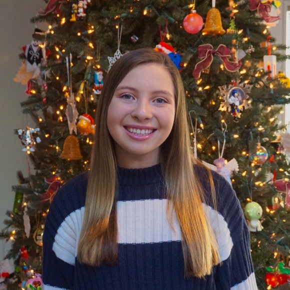 Profile Picture of Hayley Biesiadecki (@hayleybee718) on Poshmark