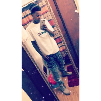 Profile Picture of Fetti Chasin Luchi (@1RealYungMike) on Twitter