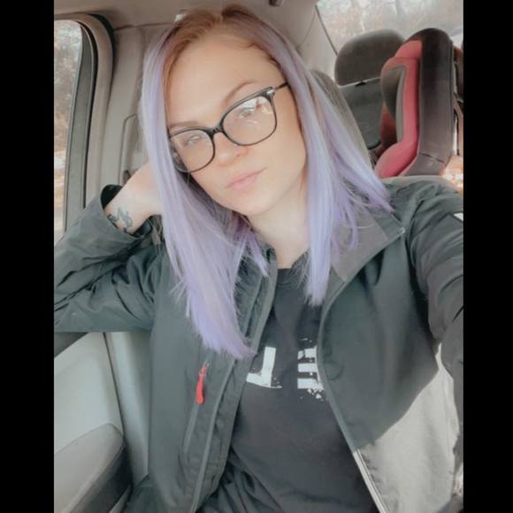 Profile Picture of Lauren Lymburn (@llymburn93) on Poshmark