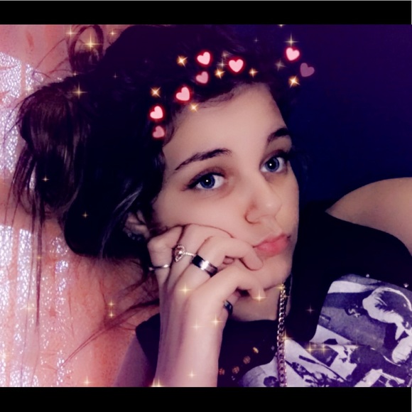 Profile Picture of Kimberly Powers (@kimberlycw318) on Poshmark