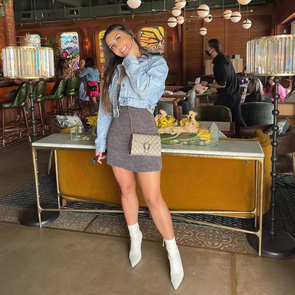 Profile Picture of Briana Pearson (@bribaby78) on Poshmark