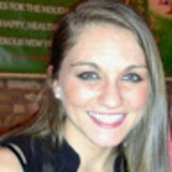 Profile Picture of Hallie Beckel (@halliebeckel) on Poshmark