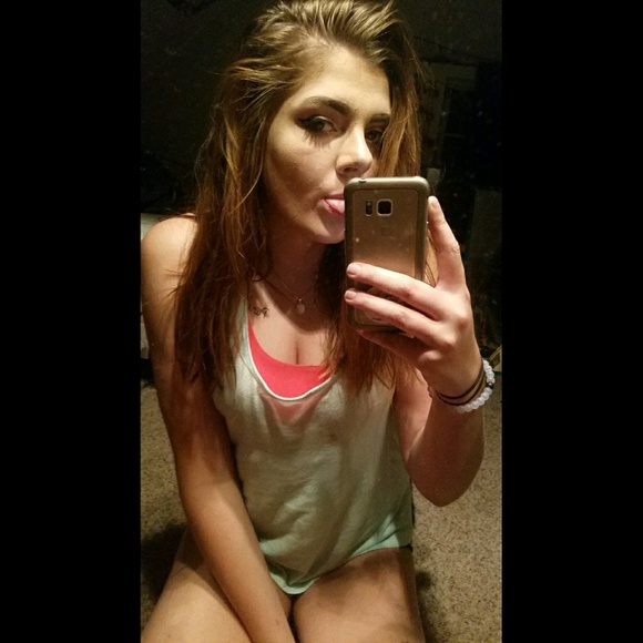 Profile Picture of Alicia Kaspari (@arayyek98) on Poshmark