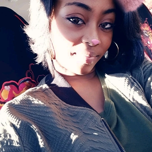 Profile Picture of Crystal Allen (@tierra0893) on Poshmark