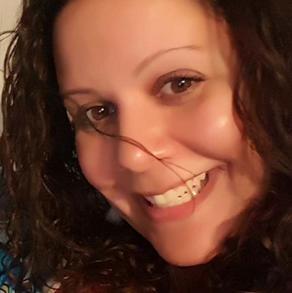 Profile Picture of Annette Delgado (@anet444) on Poshmark