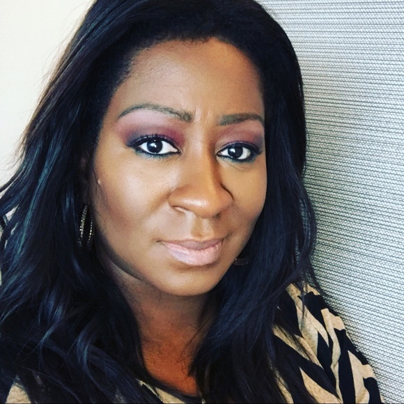 Profile Picture of Dominique Thompson (@onederoneman) on Poshmark