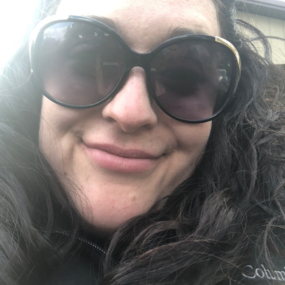 Profile Picture of Amanda Niemiec (@amandaniemiec) on Poshmark