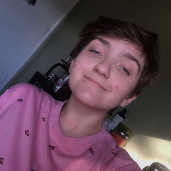 Profile Picture of Chris Sampson (@christopher_0s) on Poshmark