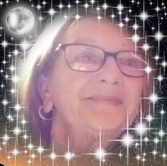 Profile Picture of Terri Scholes (@terrischoles) on Poshmark