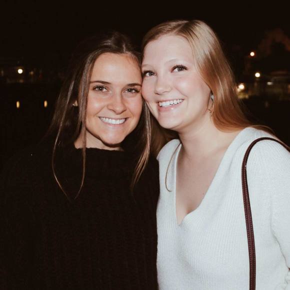 Profile Picture of Jessica Yager (@jessicayager) on Poshmark