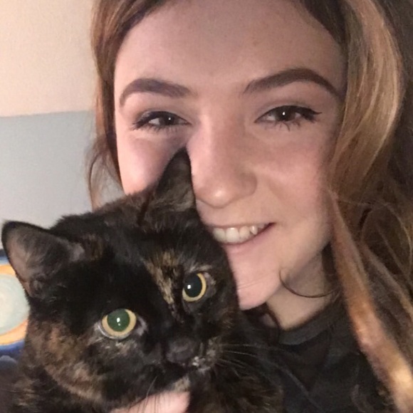 Profile Picture of Molly Mccoy (@mamccoy099) on Poshmark