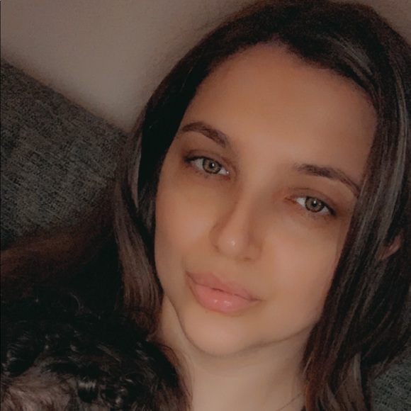 Profile Picture of Amela Karadzic (@amelak18) on Poshmark