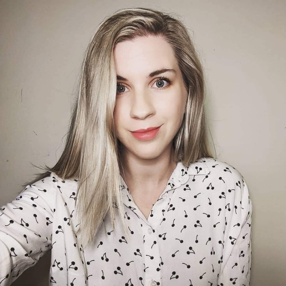 Profile Picture of Kacey Hunkins (@catmomforlife) on Poshmark