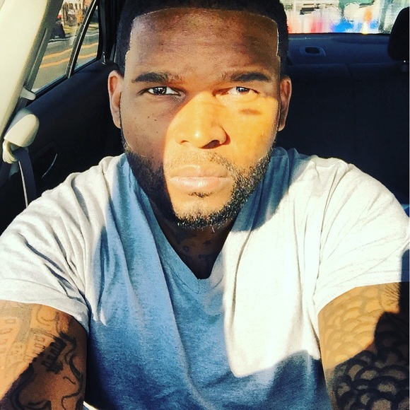 Profile Picture of Cavin Handy (@cay623) on Poshmark