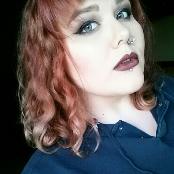 Profile Picture of Julie Pelts (@animekanye) on Poshmark