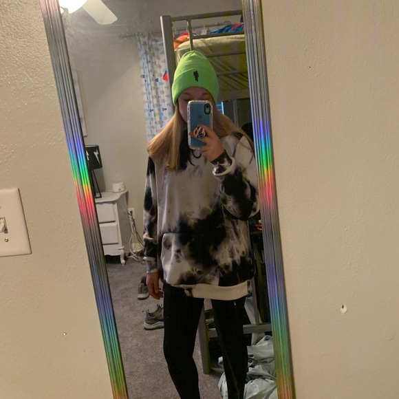 Profile Picture of Sophia Mcconnell (@sophiamm_2006) on Poshmark