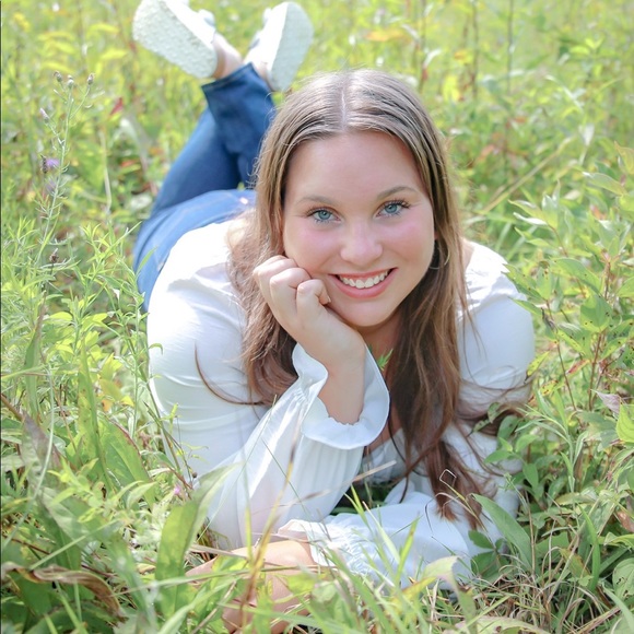 Helene Jaworowski - Poshmark Profile Picture of Helene Jaworowski (@hjaws04) on Poshmark