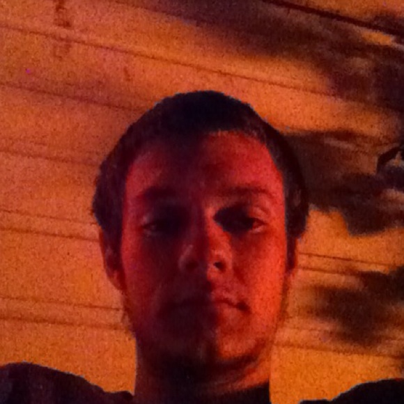 Profile Picture of Curtis Hooser (@curtis12) on Poshmark