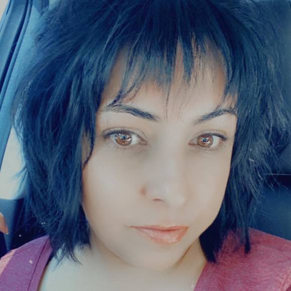 Profile Picture of Jeanette Bernal (@jeanettelvigil) on Poshmark