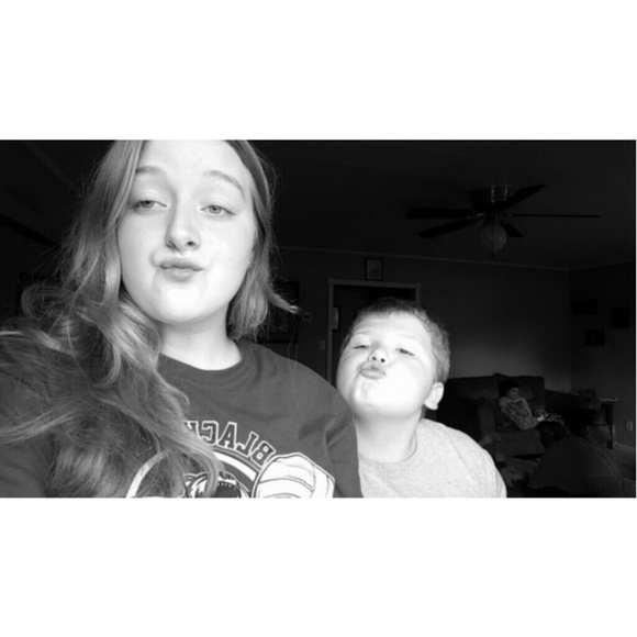 Lexie Jones - Poshmark Profile Picture of Lexie Jones (@lexieeee_13) on Poshmark