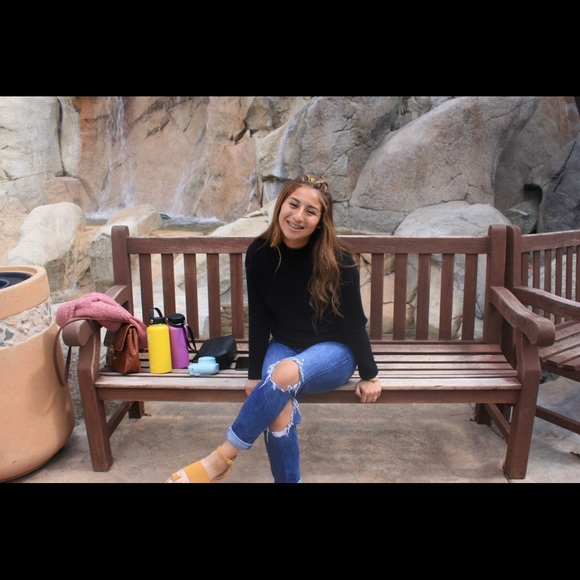 Profile Picture of Tatiana Alvarez (@tatianafaitha) on Poshmark