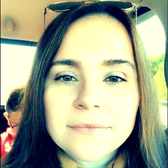 Profile Picture of Sara Izzo (@saraizzo9583) on Poshmark