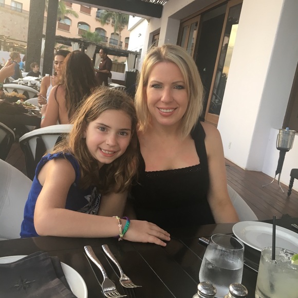 Profile Picture of Britt Entizne (@brittiz2) on Poshmark