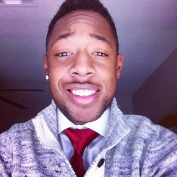Profile Picture of Denzel Decaires (@denzeldec) on Poshmark